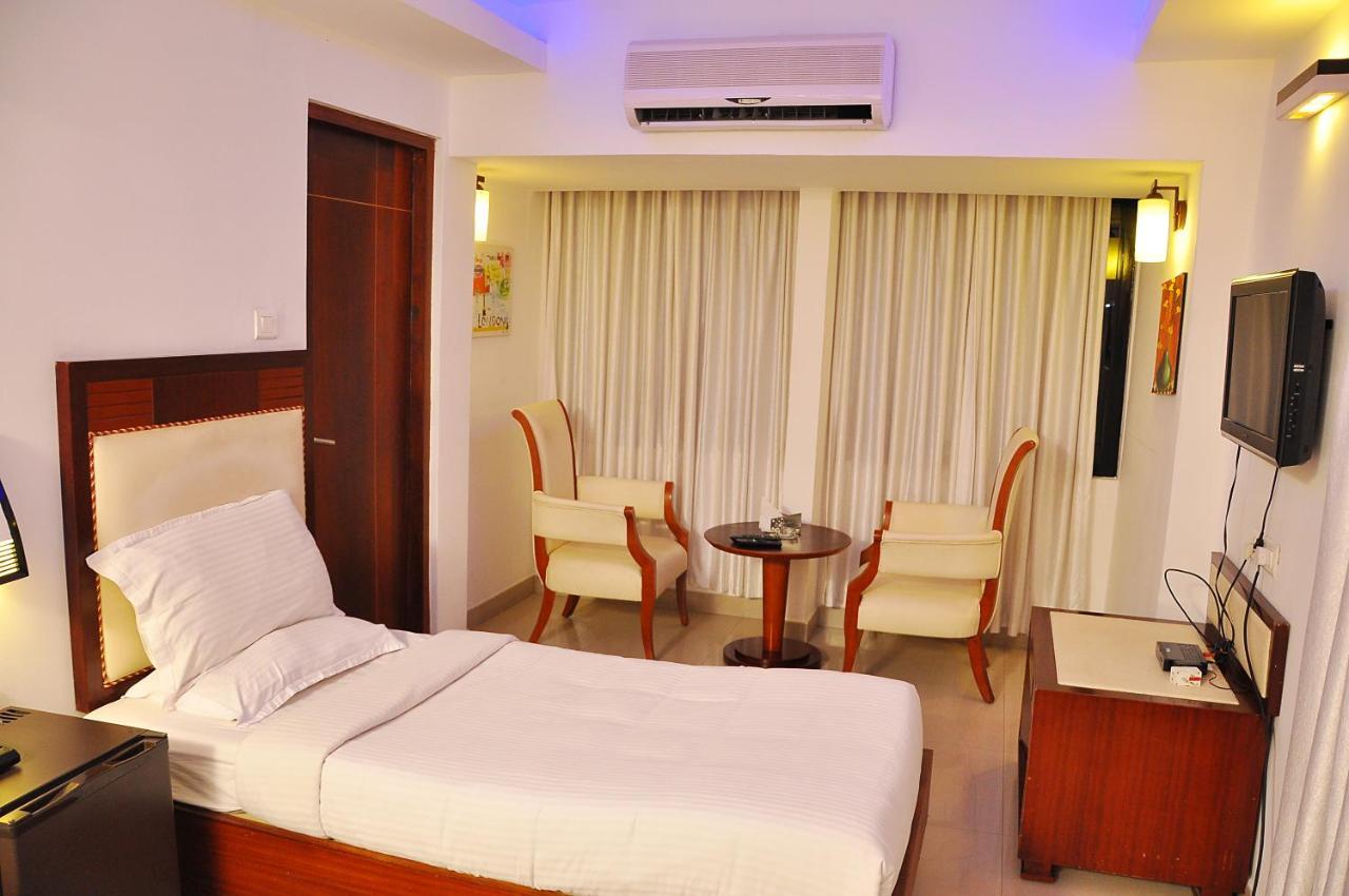 Hotel Luciya Kochi エクステリア 写真